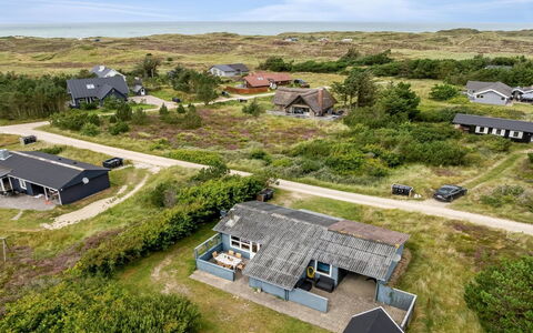 Claudine - 700M from the Sea: Bâtiment, Maison, Zone Résidentielle, Domicile, Arbuste, Toit, Chalet, Biens, Jardin