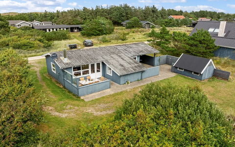 Claudine - 700M from the Sea: Bâtiment, Maison, Zone Résidentielle, Domicile, Arbuste, Toit, Chalet, Biens, Jardin