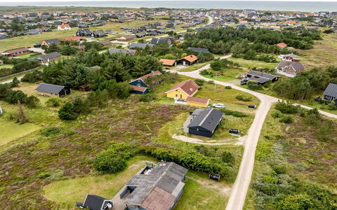 Claudine - 700M from the Sea: Bâtiment, Maison, Zone Résidentielle, Domicile, Arbuste, Toit, Chalet, Biens, Jardin