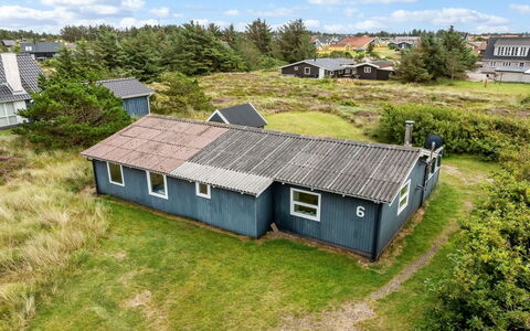 Claudine - 700M from the Sea: Maison, Toit, Domicile, Chalet, Cabanon, Batiments Jardin, Siding, Cour, Cabane En Rondins, Cabane