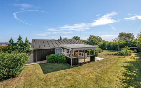 Anelise - 800M to the Fjord: Herbe, Toit, Domicile, Maison, Lot Terre, Chalet, Biens, Pelouse, Ombre, Jardin