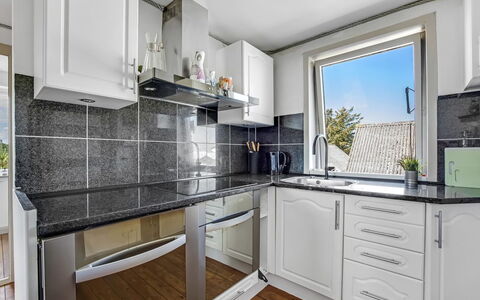 Paale - 208M from the Sea: Cuisine, Appareil De Cuisine, Comptoir, Principaux Appliance, Cabinetry, Sol, Électroménager, Design Intérieur, Robinet, Éclairage