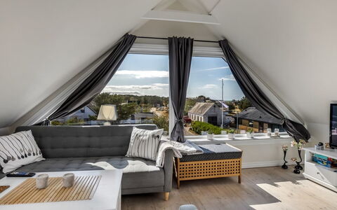 Paale - 208M from the Sea: Bois, Meubles, Domicile, Chaise, Ombre, Canapé, Dur, Salon, Parquet