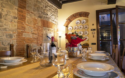 Country Historical House Lucca: Meubles, Design Intérieur, Mur, Bois, Plafond, Table, Salle À Manger, Chaise, Sol, Table Cuisine Et Salle A Manger