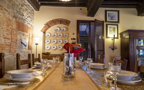 Country Historical House Lucca: Meubles, Design Intérieur, Table, Plafond, Bois, Sol, Chaise, Salle À Manger, Luminaire, Table Cuisine Et Salle A Manger