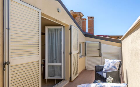 Sweet Conero: Porte, Domicile, Appartement, Tache De Bois, Balcon, Accueil Porte, Daylighting