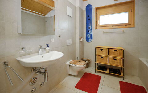 Mon Abri B: Sol, Luminaire Plomberie, Design Intérieur, Sol, Bois, Évier, Plafond, Salle De Bains, Pièce, Robinet