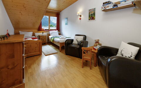 Mon Abri B: Meubles, Design Intérieur, Plafond, Pièce, Chaise, Cabinetry, Dur, Vernis, Tache De Bois, Parquet