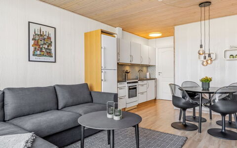Kjera - 2.4Km from the Sea: Design Intérieur, Meubles, Sol, Sol, Bois, Canapé, Salon, Plafond, Pièce, Parquet