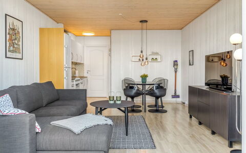 Kjera - 2.4Km from the Sea: Meubles, Design Intérieur, Sol, Canapé, Bois, Sol, Plafond, Salon, Luminaire, Pièce
