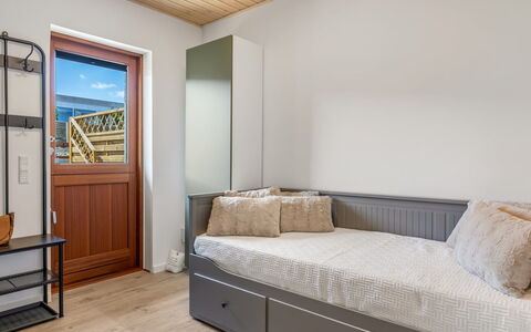 Kjera - 2.4Km from the Sea: Meubles, Design Intérieur, Sol, Sol, Bois, Lit, Chambre, Pièce, Plafond, Éclairage