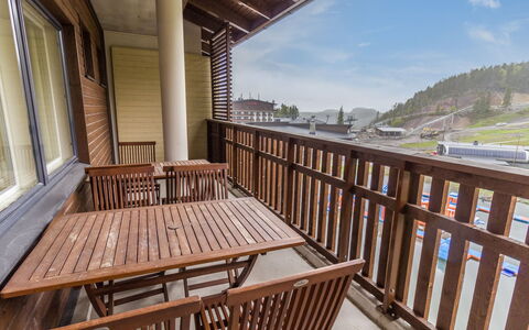 Ruka Ski Chalets Ii Huoneisto 2605: Bois, Sol, Sol, Appartement, Plafond, Tache De Bois, Dur, Balcon, Parquet, Chaise