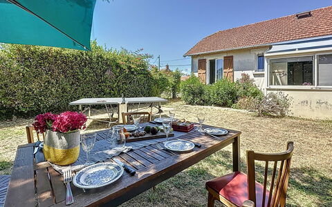 L'Escale: Meubles, Arbuste, Maison, Domicile, Table, Chaise, Mobilier De Jardin, Lot Terre, Tableau De Plein Air, Jardin