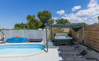 Fažana Peroj 605: Mobilier De Jardin, Piscine, Meubles, Composite, Ombre, Chaise, Parapluie, Balancelle, Recours, Loisir