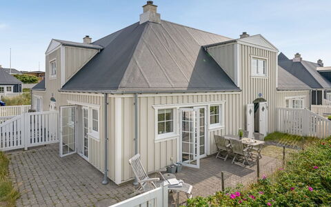 Hildegerd - 100M from the Sea: Maison, Domicile, Toit, Chalet, Lot Terre, Biens, Ferme, Village, Ferme