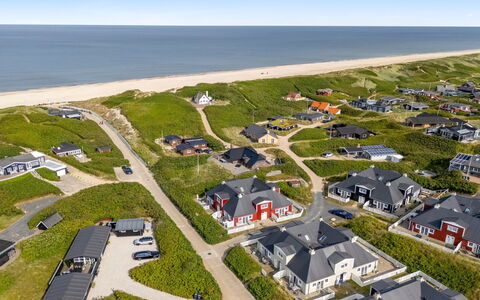 Hildegerd - 100M from the Sea: Maison, Domicile, Toit, Chalet, Lot Terre, Biens, Ferme, Village, Ferme