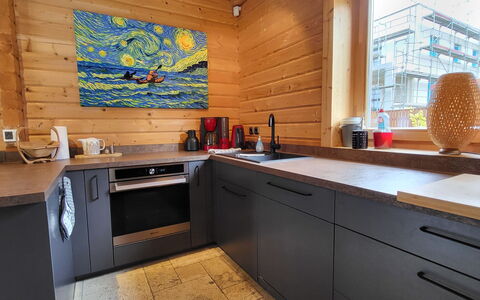 Seeblick 21: Bois, Sol, Cuisine, Comptoir, Sol, Parquet, Meubles, Cabinetry, Appareil De Cuisine, Design Intérieur