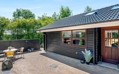 Lillebror - 12Km from the Sea: Bois, Communauté Des Plantes, Lot Terre, Ombre, Matériau Naturel, Batiments Jardin, Cabanon, Structure En Plein Air, Cabane En Rondins