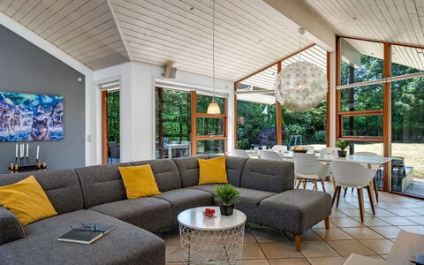 Lillebror - 12Km from the Sea: Design Intérieur, Bois, Canapé, Meubles, Sol, Salon, Plafond, Sol, Domicile