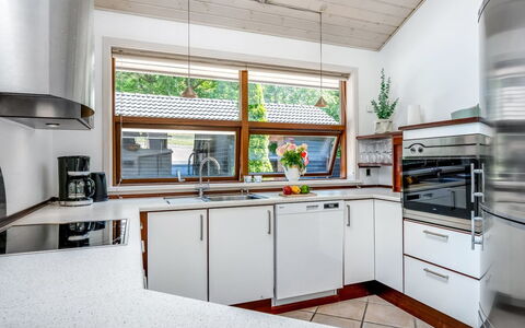 Lillebror - 12Km from the Sea: Cuisine, Comptoir, Design Intérieur, Appareil De Cuisine, Sol, Bois, Plafond, Cabinetry, Principaux Appliance, Sol