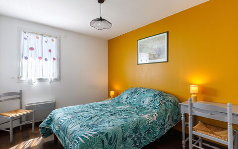 La Haute Musse: Meubles, Mobilier De Jardin, Tableau De Plein Air, Chaise, Métal, Balcon, Clôture, Ombre, Dur, Tache De Bois