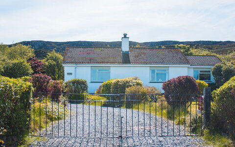 Creag Dubh: Arbuste, Clôture, Jardin, Chalet, Aménagement Paysager, Porte, Accueil Escrime, Mur De Pierre, Allée