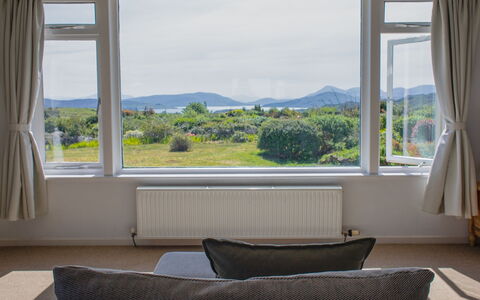 Creag Dubh: Design Intérieur, Meubles, Domicile, Pièce, Sol, Plafond, Daylighting, Chambre, Traitement De Fenetre, Lit
