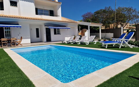 Elisia - Vip Properties: Piscine, Bleu, Recours, Loisir, Mobilier De Jardin, Villa, Eco Hôtel, Biens, Hôtel
