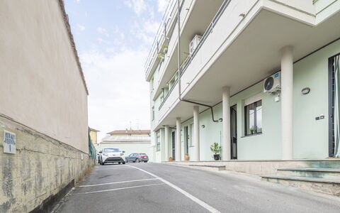 Casa Gioia In Lucca: Asphalte, Appartement, Familiale, Véhicule De Luxe, Balcon, Mid-Taille Car, Parking