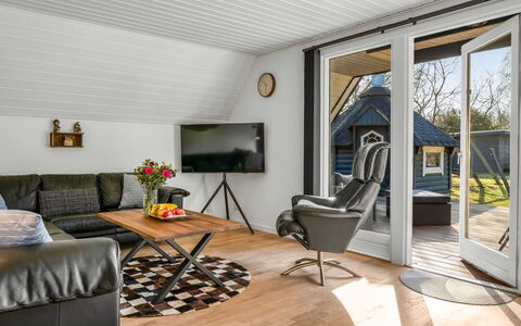 Hannele - 10Km from the Sea: Meubles, Design Intérieur, Sol, Bois, Sol, Plafond, Canapé, Parquet, Salon, Pièce