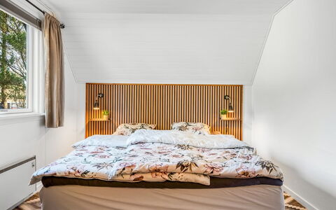 Hannele - 10Km from the Sea: Meubles, Design Intérieur, Chambre, Bois, Lit, Sol, Sol, Plafond, Textile, Literie