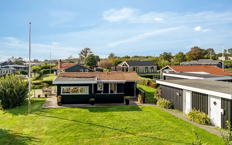 Thit - 90M from the Sea: Chalet, Arrière-Cour, Cour, Batiments Jardin, Cabanon, Siding, Mobilier De Jardin, Cabane En Rondins, Structure En Plein Air, Cabane