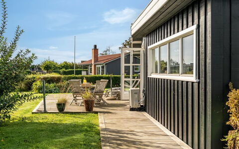 Thit - 90M from the Sea: Chalet, Arrière-Cour, Cour, Batiments Jardin, Cabanon, Siding, Mobilier De Jardin, Cabane En Rondins, Structure En Plein Air, Cabane