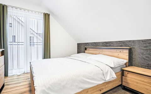 Loucna Pod Klínovcem 178: Chambre, Bois, Sol, Lit, Parquet, Sol, Literie, Design Intérieur, Linge, Drap De Lit