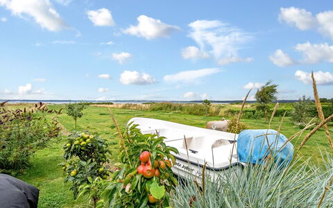 Bondi - 75M from the Sea: Herbe, Prairie, Lot Terre, Chalet, Zone Rurale, Prairie, Batiments Jardin, Jardin, Cabanon