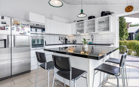 Jonce - 800M from the Sea: Cuisine, Appareil De Cuisine, Meubles, Comptoir, Design Intérieur, Sol, Principaux Appliance, Cabinetry, Plafond, Sol