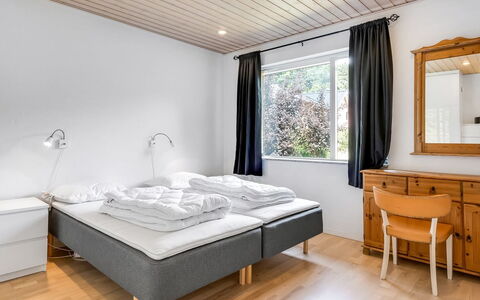 Jonce - 800M from the Sea: Design Intérieur, Plafond, Lit, Chambre, Sol, Cadre De Lit, Literie, Drap De Lit, Linge, Dur