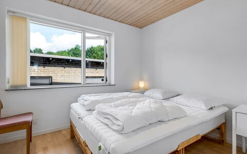 Jonce - 800M from the Sea: Bois, Chambre, Lit, Design Intérieur, Plafond, Sol, Sol, Literie, Cadre De Lit, Pièce