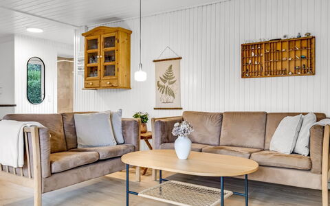 Nicklas - 250M from the Sea: Sol, Meubles, Bois, Sol, Design Intérieur, Canapé, Salon, Domicile, Parquet, Pièce