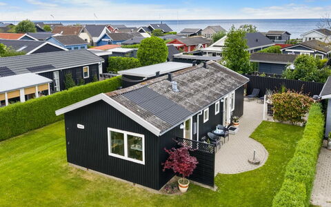 Daya - 75M from the Sea: Chalet, Arrière-Cour, Cour, Batiments Jardin, Cabanon, Siding, Mobilier De Jardin, Cabane En Rondins, Structure En Plein Air, Cabane