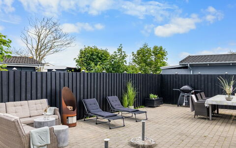 Daya - 75M from the Sea: Chalet, Arrière-Cour, Cour, Batiments Jardin, Cabanon, Siding, Mobilier De Jardin, Cabane En Rondins, Structure En Plein Air, Cabane