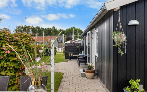 Daya - 75M from the Sea: Chalet, Arrière-Cour, Cour, Batiments Jardin, Cabanon, Siding, Mobilier De Jardin, Cabane En Rondins, Structure En Plein Air, Cabane