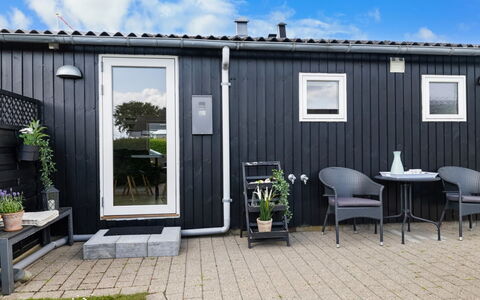 Daya - 75M from the Sea: Chalet, Arrière-Cour, Cour, Batiments Jardin, Cabanon, Siding, Mobilier De Jardin, Cabane En Rondins, Structure En Plein Air, Cabane