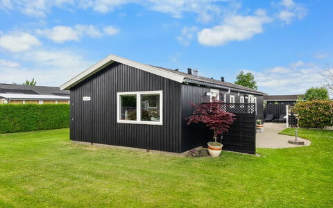 Daya - 75M from the Sea: Chalet, Arrière-Cour, Cour, Batiments Jardin, Cabanon, Siding, Mobilier De Jardin, Cabane En Rondins, Structure En Plein Air, Cabane