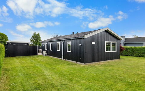 Daya - 75M from the Sea: Chalet, Arrière-Cour, Cour, Batiments Jardin, Cabanon, Siding, Mobilier De Jardin, Cabane En Rondins, Structure En Plein Air, Cabane