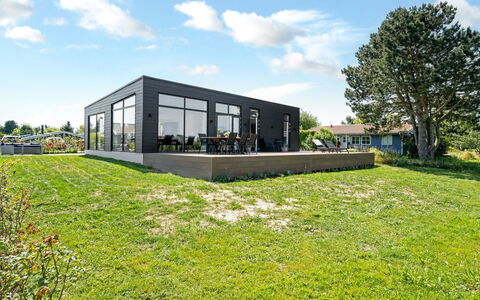 Milena - 1.5Km from the Sea: Bâtiment, Maison, Zone Résidentielle, Domicile, Arbuste, Toit, Chalet, Biens, Jardin