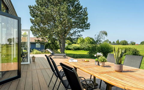 Milena - 1.5Km from the Sea: Bâtiment, Maison, Zone Résidentielle, Domicile, Arbuste, Toit, Chalet, Biens, Jardin