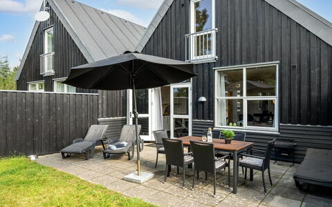 Lucjan - 800M from the Sea: Domicile, Toit, Maison, Porte, Chalet, Ombre, Jardin, Couverture De Sol, Porche, Cour
