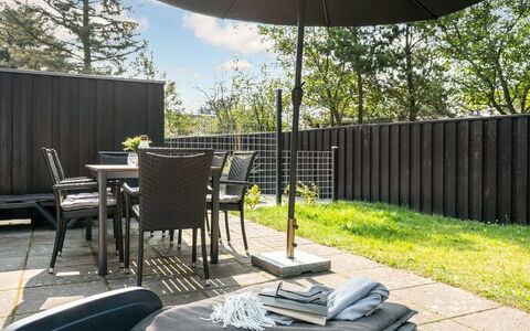 Lucjan - 800M from the Sea: Domicile, Toit, Maison, Porte, Chalet, Ombre, Jardin, Couverture De Sol, Porche, Cour