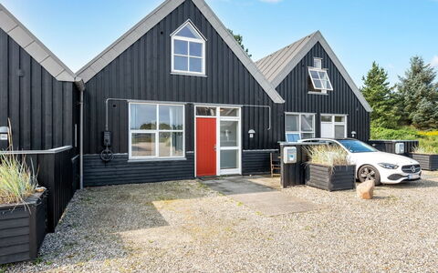 Lucjan - 800M from the Sea: Domicile, Toit, Maison, Porte, Chalet, Ombre, Jardin, Couverture De Sol, Porche, Cour